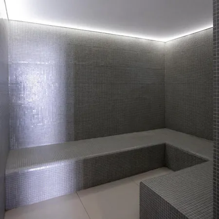 ホテル шпиці & *