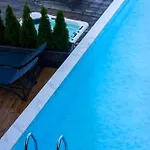 Ξενοδοχείο шпиці & Μπούκοβελ